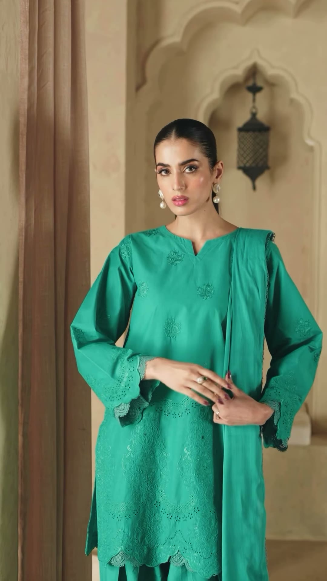 Model wearing Ghonché Ayra